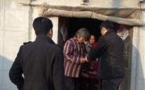 “天寒人心暧、职企一家亲”—成武县亚星燃气公司领导“送温暖”慰问困难职工家属